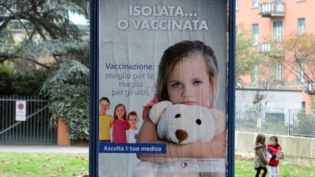 Dopo l’obbligo vaccini più cari. Ma per non dirlo inventano balle