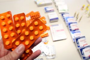 «I controllori delle medicine in Italia finanziati da una casa farmaceutica»