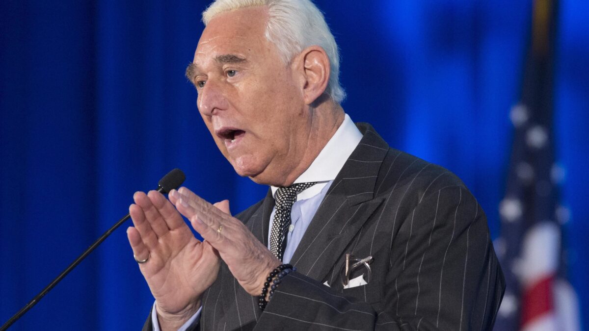 Stone agita le campagne elettorali dai tempi di Reagan. Ma la storia dell’impeachment non sta in piedi