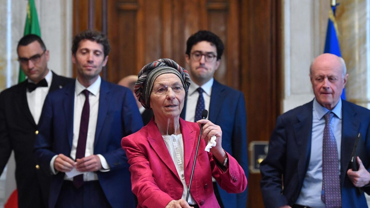 Iscrizioni di massa e bus di votanti. Tabacci ruba il partito alla Bonino