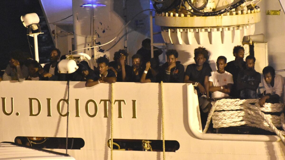 Salvini resiste: «Ho tutelato lo Stato». Sulla Diciotti c’era rischio terroristi