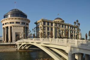 In Macedonia ha vinto l’accoppiata Ue-Soros e imposto il credo socialista