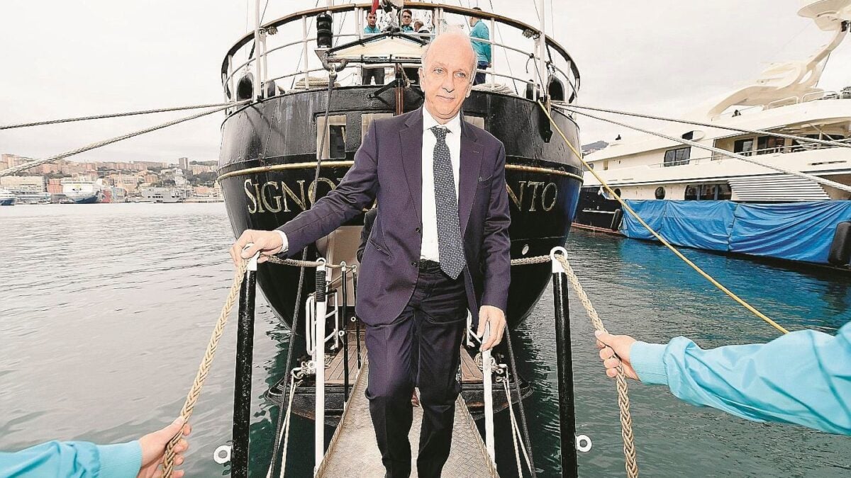Bussetti non espelle i cellulari dalla scuola