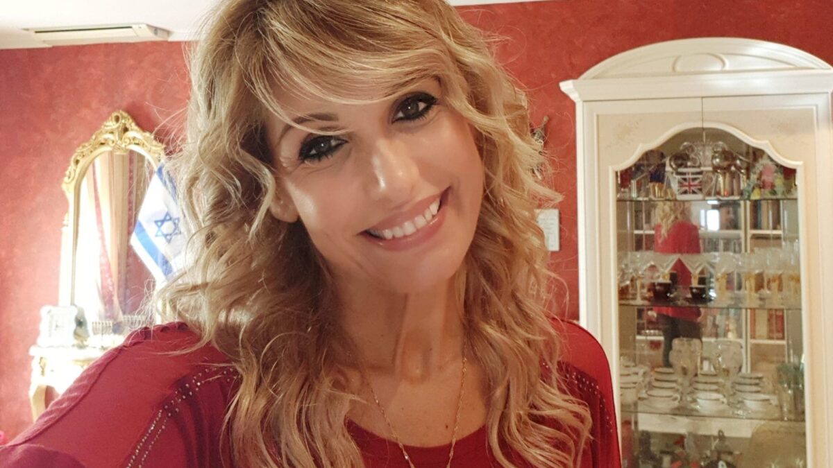 Era lesbica, adesso è eterosessuale. Ma non vogliono che lo racconti