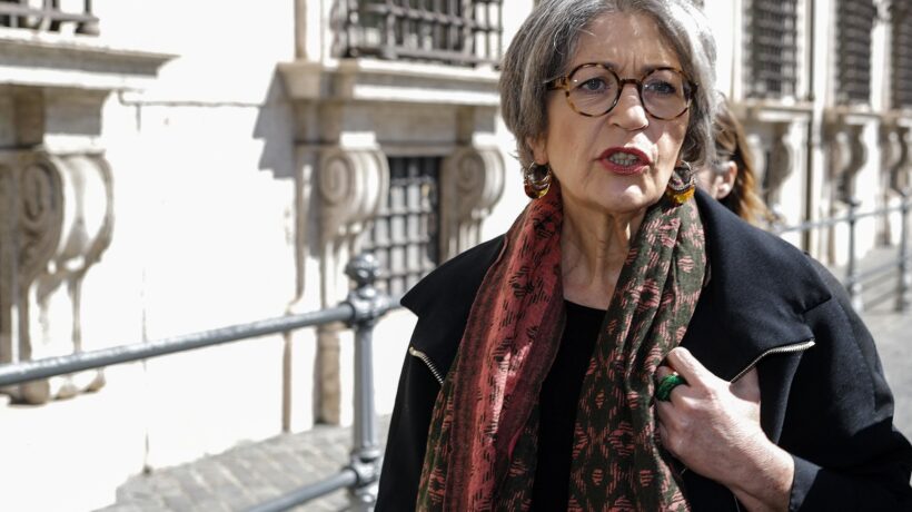 Tagliano la pensione a chi ha pagato e invece la regalano alla Finocchiaro