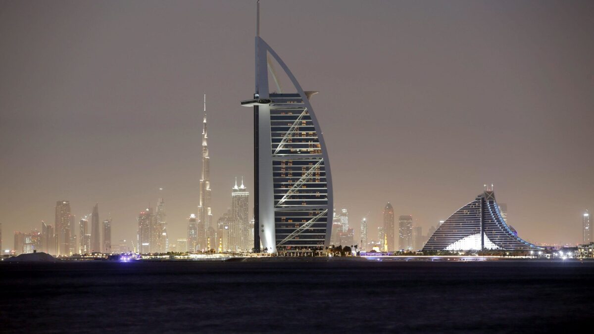 Latitanti sotto l’albero. Il cognato di Fini passa a Dubai anche questo Natale