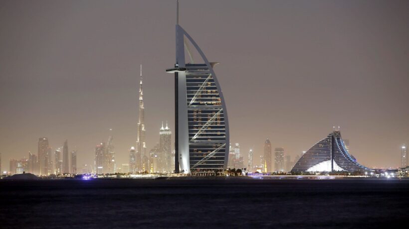 Latitanti sotto l’albero. Il cognato di Fini passa a Dubai anche questo Natale