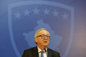 Juncker ha paura e prova a spaventare noi