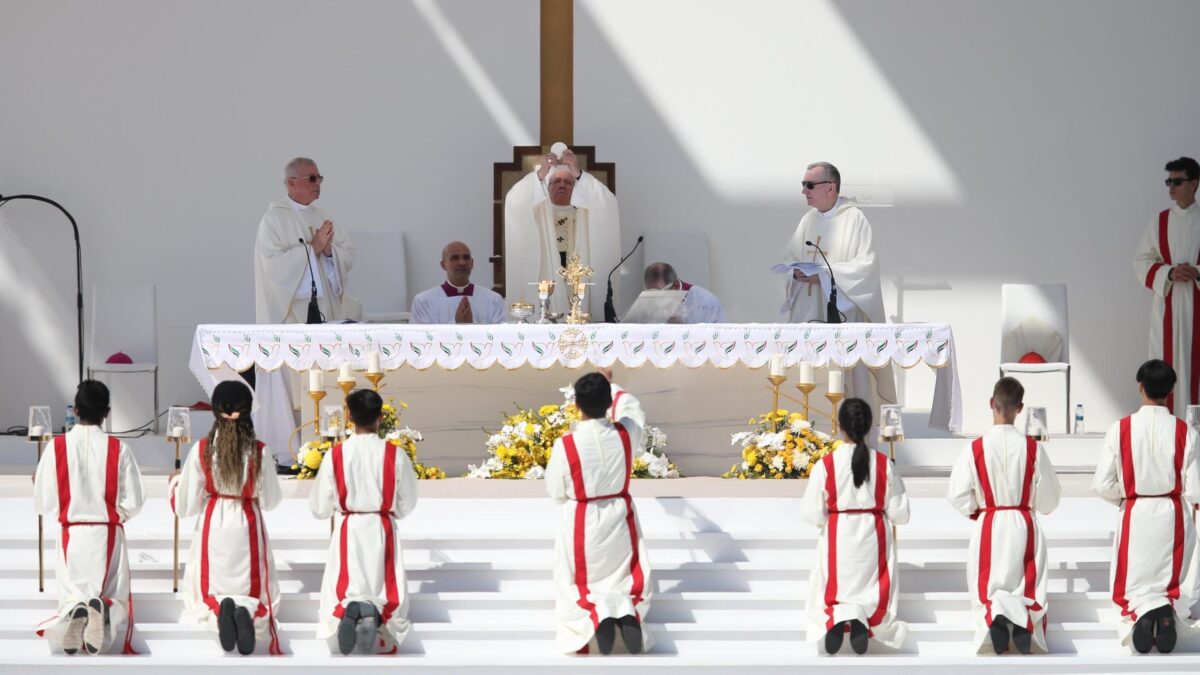 Il Papa dice messa nel cuore dell’islam. È un grande passo per la libertà di culto
