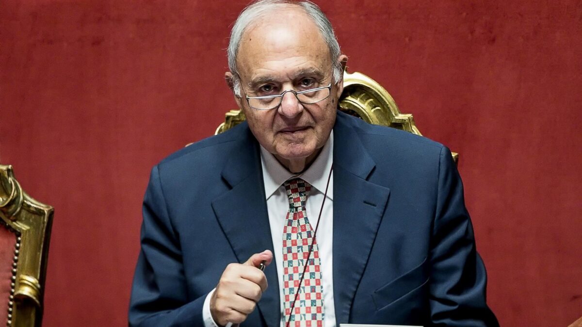 Stavolta l’uomo del Colle dice sì. Savona in Consob spinto da Conte
