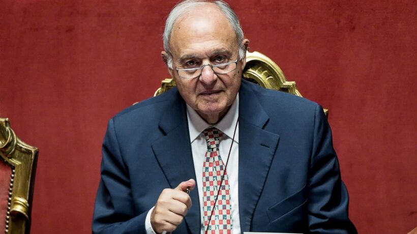 Stavolta l’uomo del Colle dice sì. Savona in Consob spinto da Conte