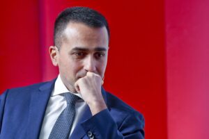 Sito in tilt e doppio rinvio. Ma dopo lo psicodramma il M5s assolve il leghista