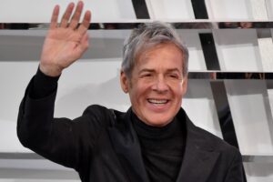 Questo piccolo grande manager fa arrossire Baglioni e il Festival