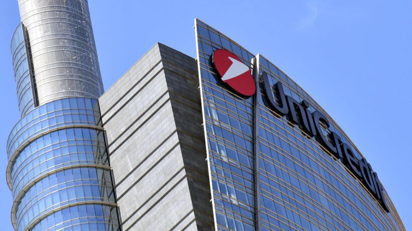 Banche sotto attacco. Ma Intesa e Unicredit assieme macinano ben 8 miliardi di utili