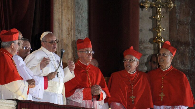 Il manifesto della fede del cardinale Müller per bacchettare il Papa