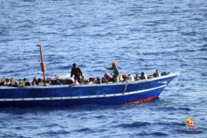 Il prelato la spara grossa:«Le foibe di oggi sono le stragi del mare»