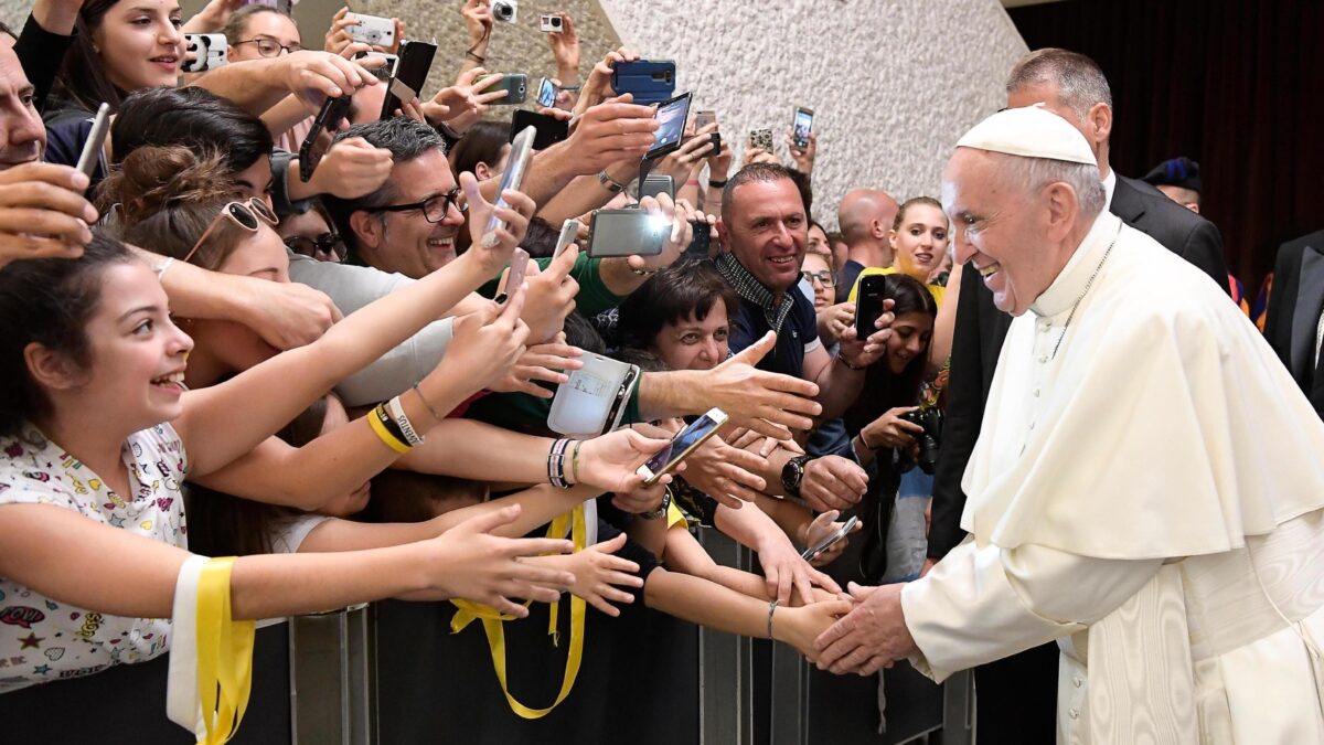 Si chiude il summit voluto dal Papa. Le vittime protestano: «Solo parole»