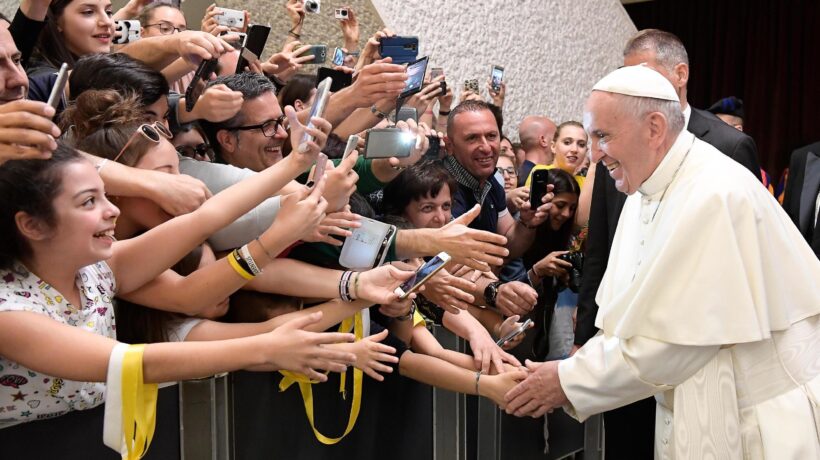 Si chiude il summit voluto dal Papa. Le vittime protestano: «Solo parole»