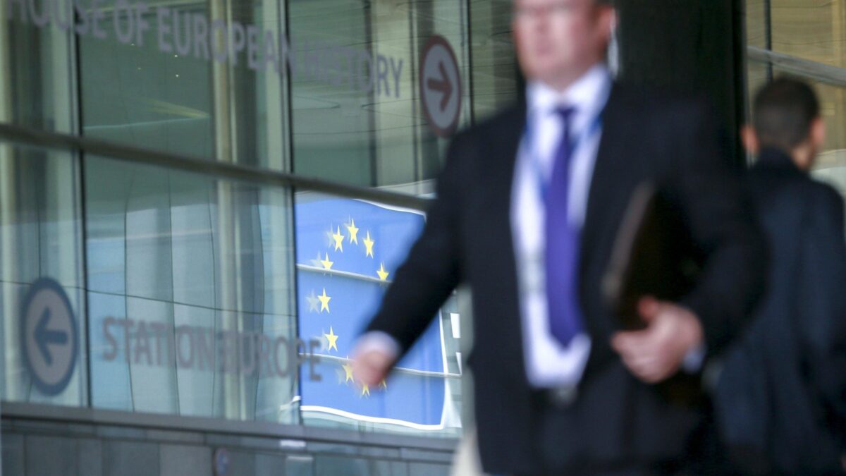 Limousine per tutti e 4 milioni in caffè. I palazzi dell’Europa costano un miliardo