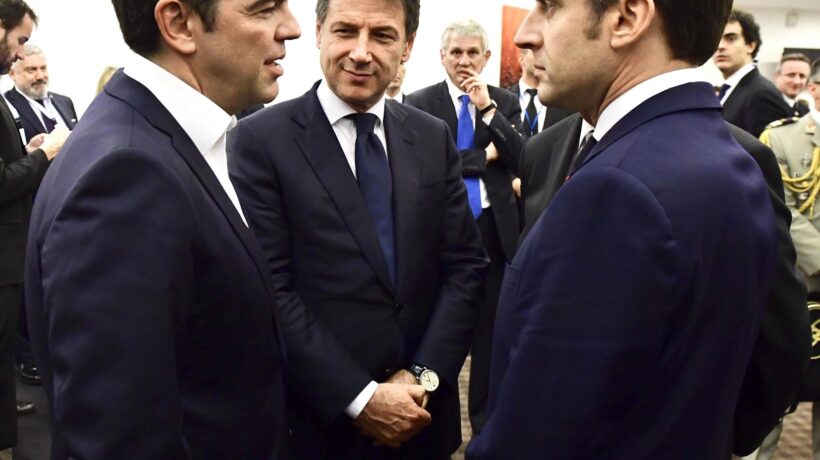 Macron disperato dichiara guerra all’Italia
