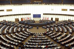 Le eurostime pessime affossano le Borse e rilanciano lo spread