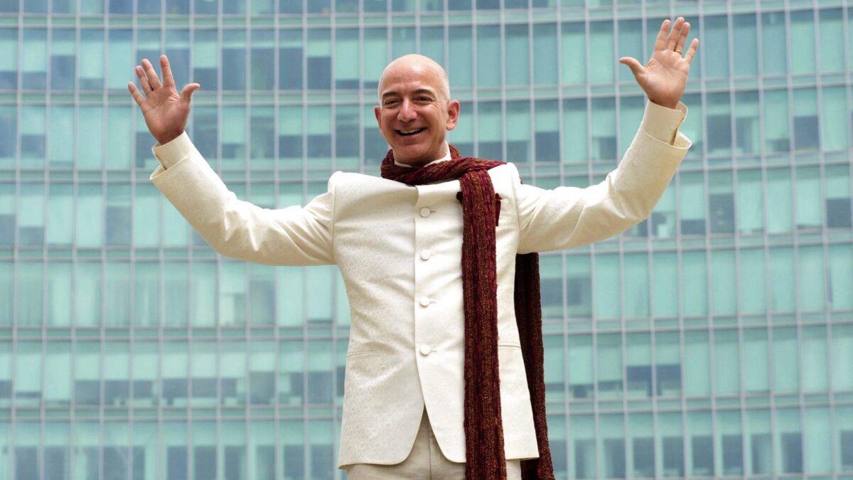 Mr Amazon accusa Trump di ricatto per proprietà transitiva