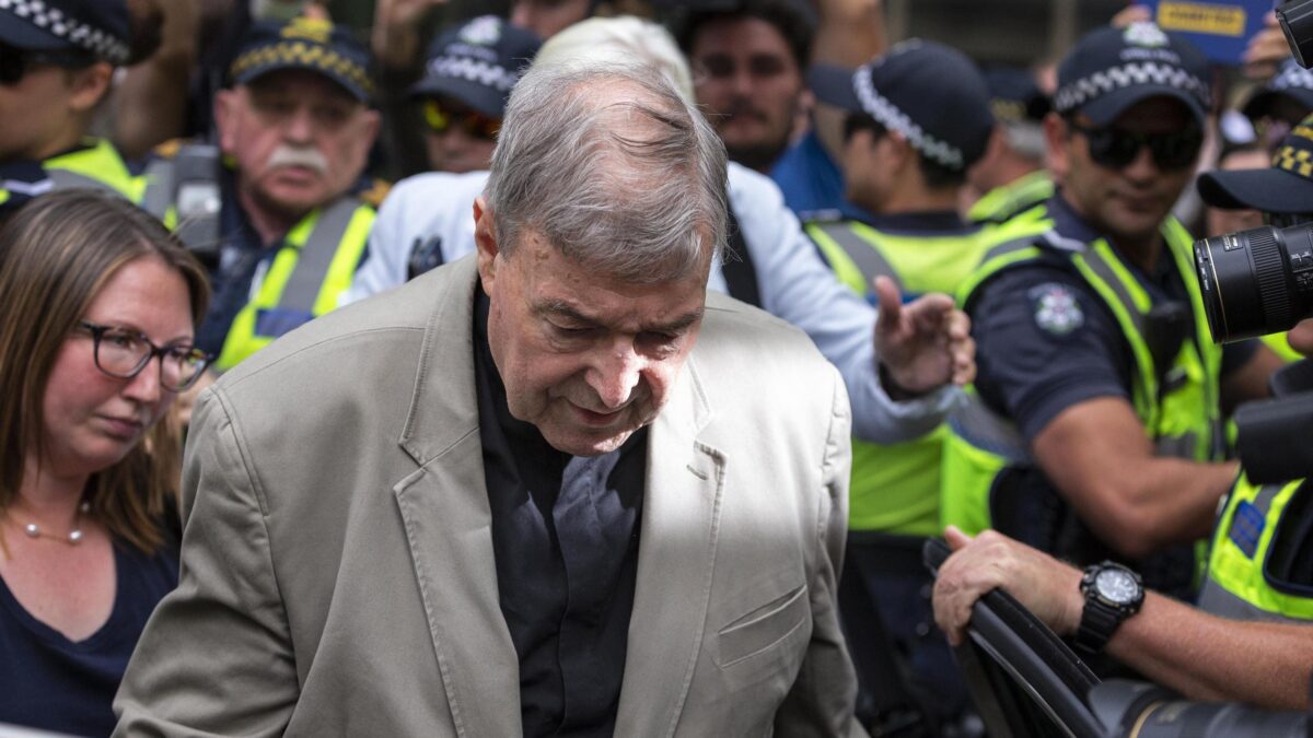 «Il cardinale Pell è un pedofilo». Il tesoriere del Papa rischia 50 anni