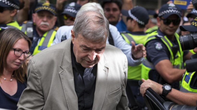 «Il cardinale Pell è un pedofilo». Il tesoriere del Papa rischia 50 anni