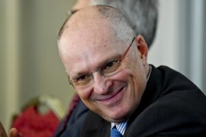 Non è immune al conflitto d’interessi. Ricciardi lascia l’Istituto di Sanità