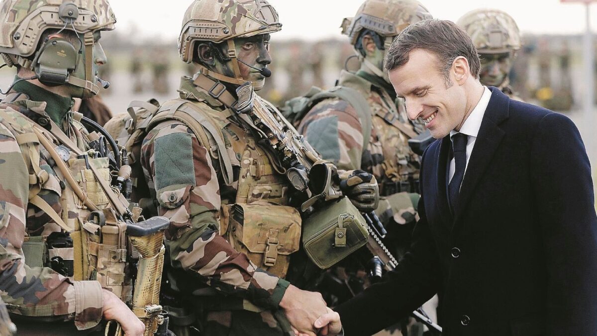 Mentre Macron chiamava il Colle, i caccia francesi attaccavano la Libia