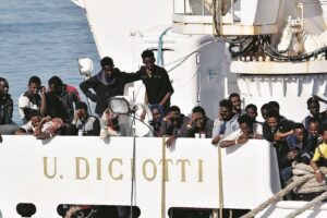 Il caso Diciotti vira in farsa: quelli che abbiamo salvato reclamano i danni dallo Stato