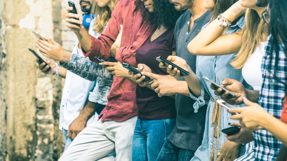 Allarme in Europa: i giovani sono sempre più stupidi