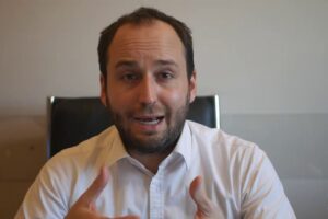 “Inferno” Brexit e stime sul Pil: il doppio, paradossale assist della Ue ai suoi critici