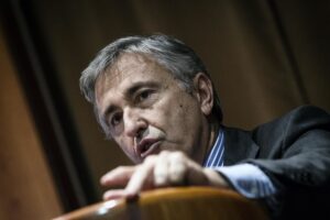 Per cacciare l’uomo del pontebisogna dargli altri 11 milioni