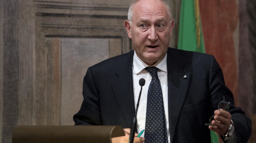 L’ex super prefetto anti Salvini si fa finanziare da George Soros