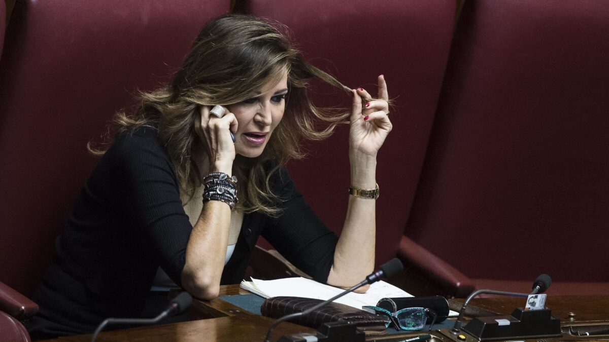 «La Raggi e la borsa Kelly di lusso? La difendo. Ma solo se è originale»