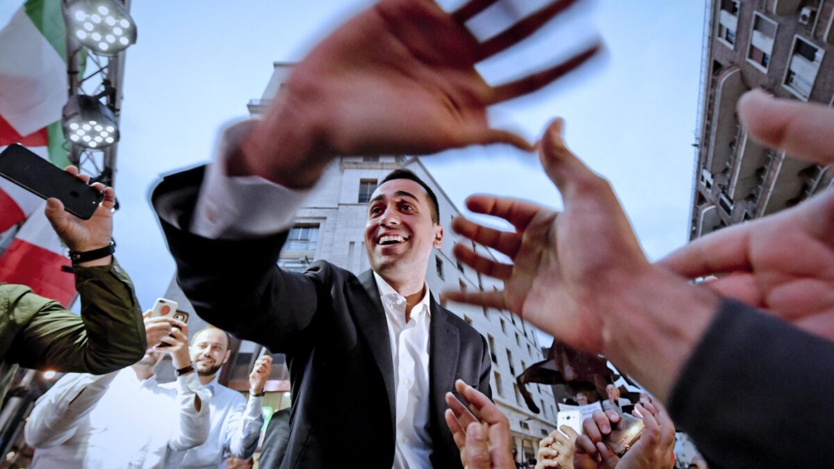 Di Maio chiede «un po’ di deficit» per placare la base del Movimento