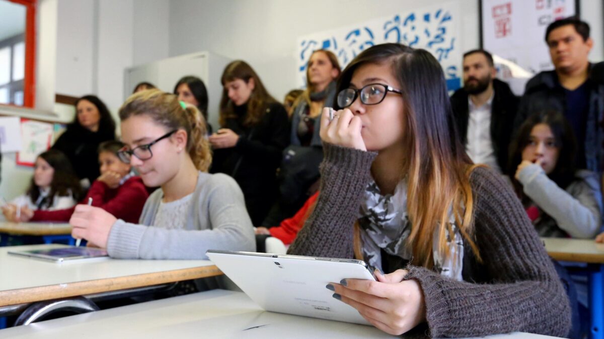 Lezione dell’alunna alla prof: «Viva i confini»