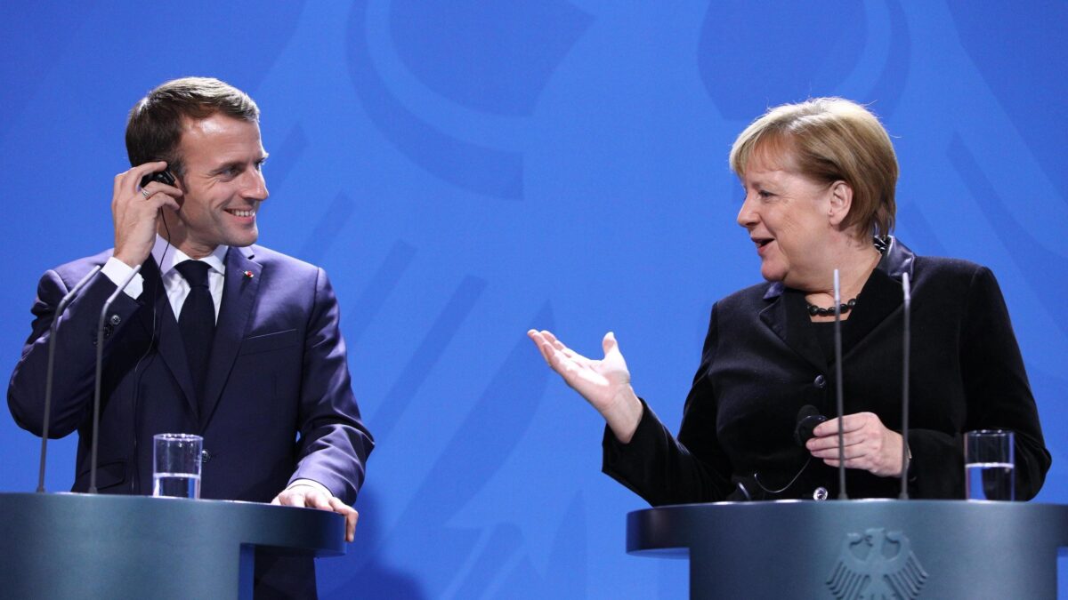 Merkel e Macron parlano italiano: «Accogliamo le esigenze di Roma»
