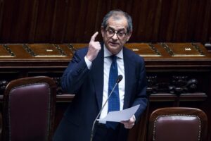 Su Cdp Tria cede ai 5 stelle e ottiene il capo del Mef. La Lega manovrerà i treni