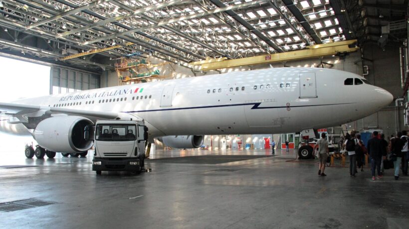 L’esperto del Mit condannato rivela: «Indagine penale sul super aeroplano di Renzi»