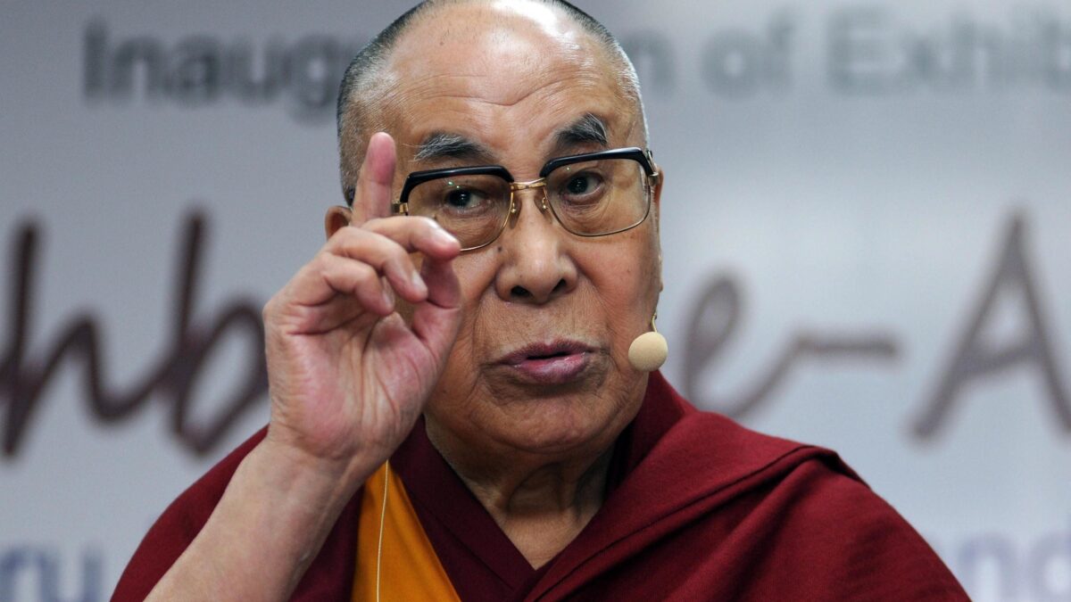 Anche il Dalai Lama si scopre sovranista: «Migranti a casa, Europa agli europei»