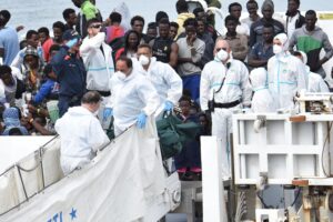 I migranti vogliono querelare Salvini per detenzione illegale sulla Diciotti