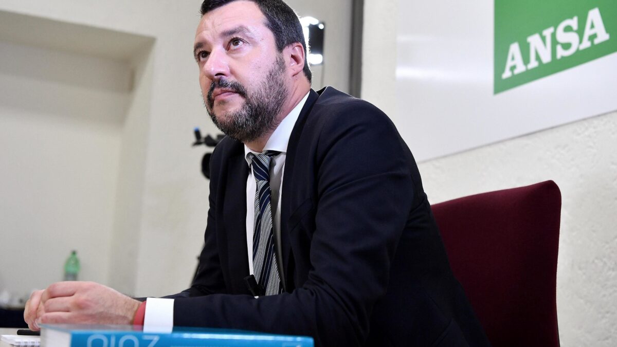 Il nuovo sport nazionale? Caccia a Salvini