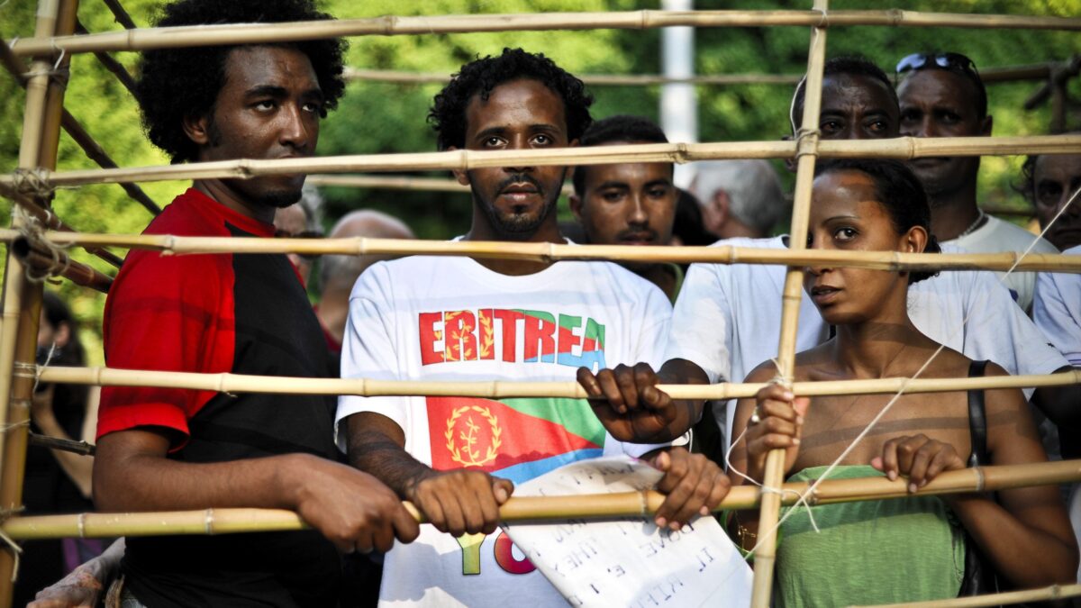 La denuncia degli eritrei: «C’è una rete che spinge i nostri giovani a migrare»