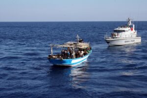 La scelta di tenere chiusi i porti è piaciuta a sette italiani su dieci