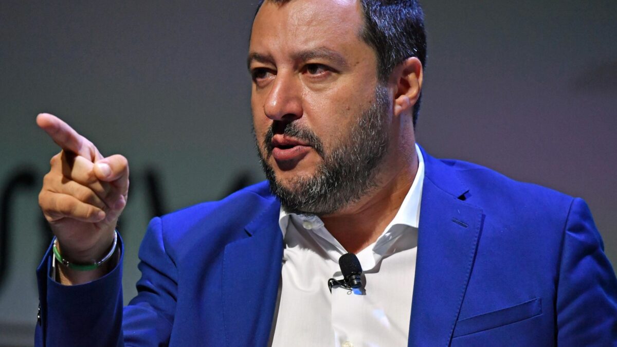 I giudici chiudono la Lega, Salvini rilancia