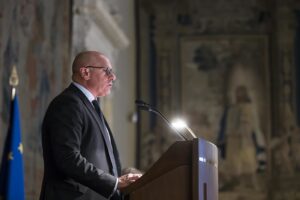 Le nomine dell’ultimissimo istante mettono all’angolo i fedeli di Grillo