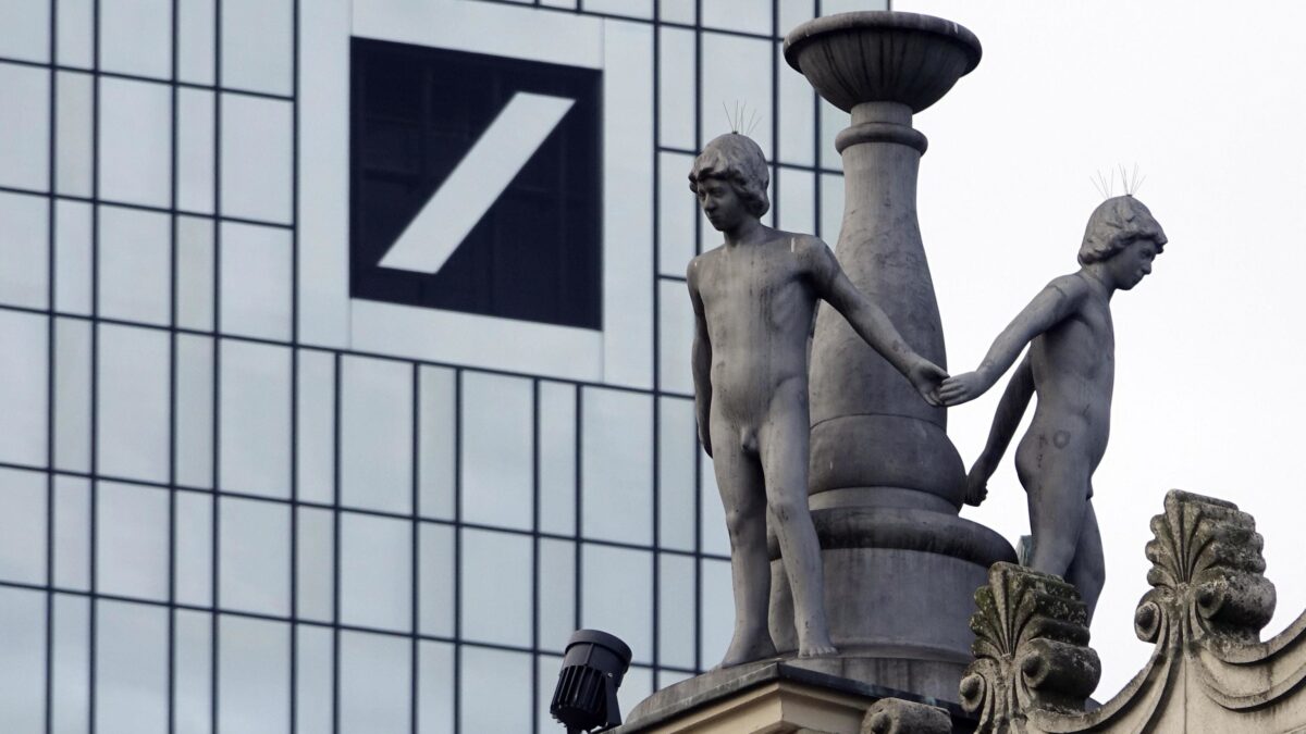 Deutsche bank mostra due facce. A Berlino soffre, in Italia dà credito