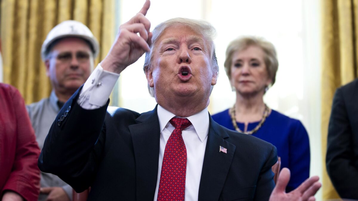 Il puzzone fa volare l’America, la sinistra in lutto